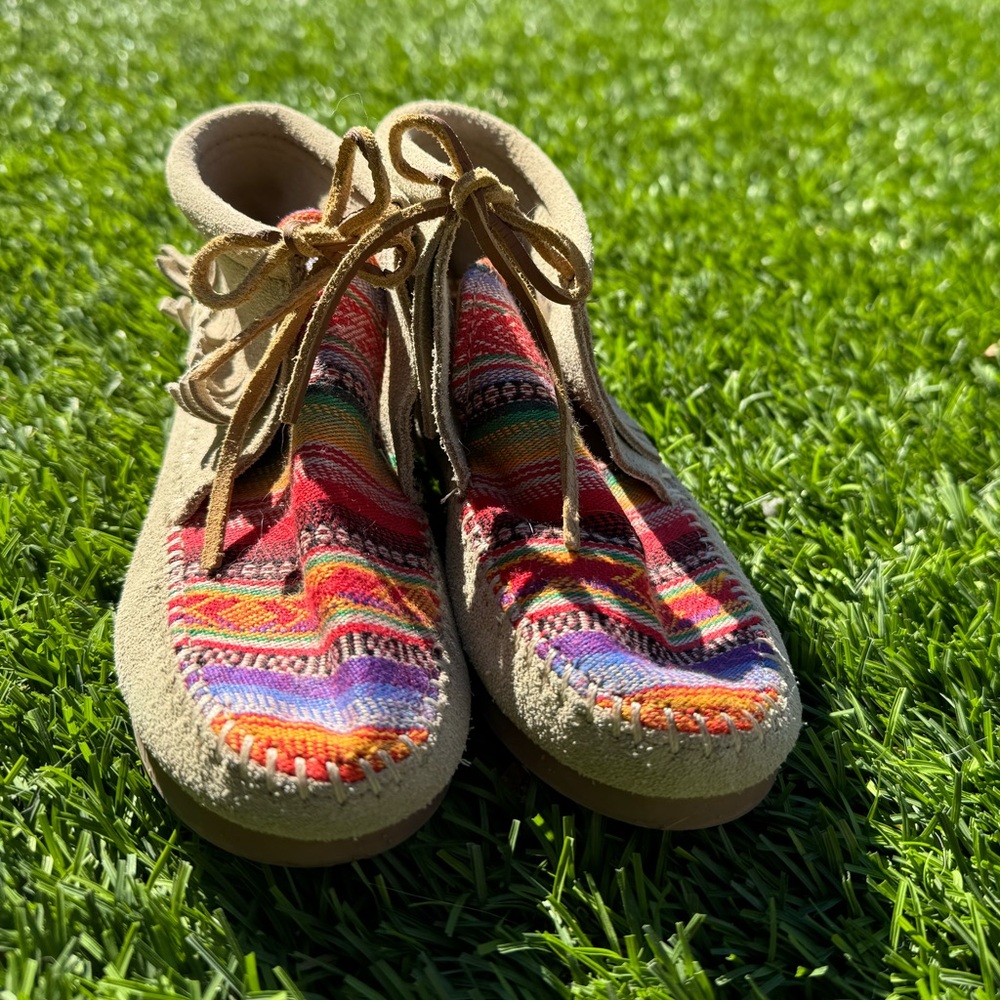 Minnetonka Moccasin Boots Girls Size 1